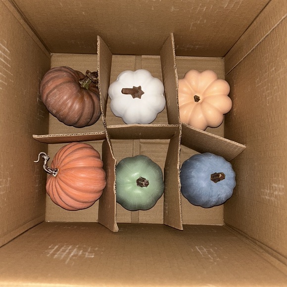 This is a set of 10 foam pumpkins - Picture 3 of 4